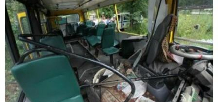 Avtobus körpüdən aşdı - 10 məmur öldü