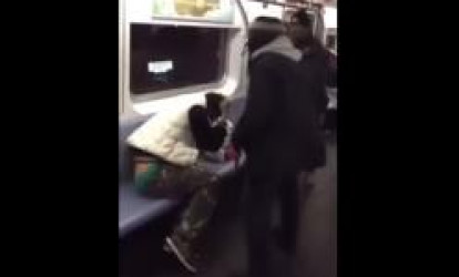 Metroda geyi belə döydülər