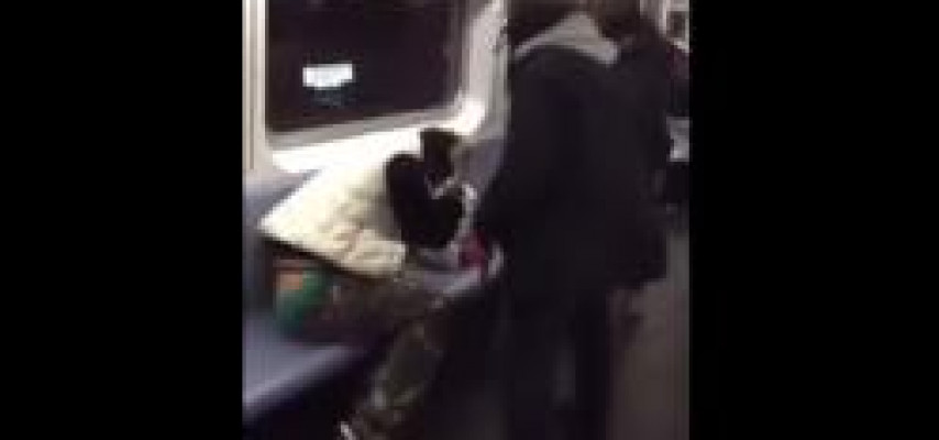 Metroda geyi belə döydülər