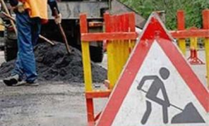 Buzovna-Mərdəkan yolunda qazıntı işləri aparılır