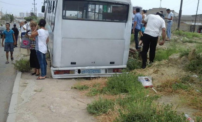 Bakıda avtobus qəzası, yaralılar var