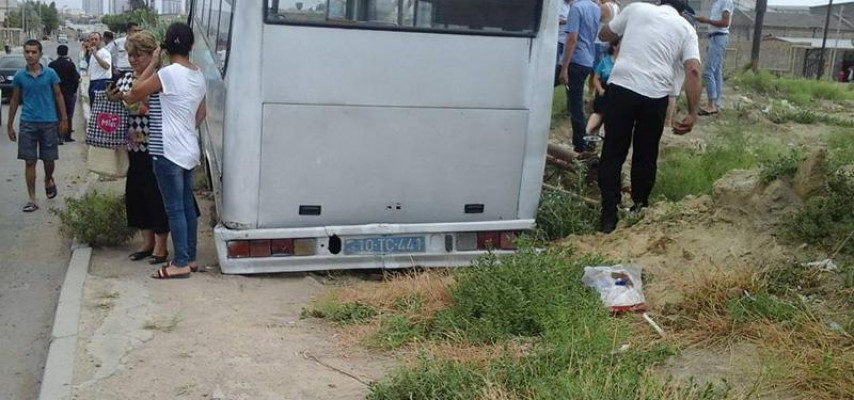 Bakıda avtobus qəzası, yaralılar var