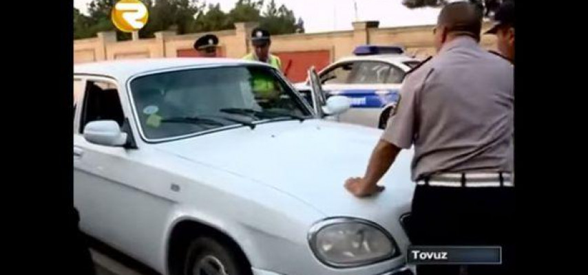 Qazaxda avtomobili yol polisinin üstünə sürdülər
