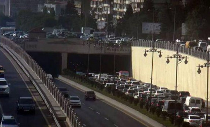 Bakıda qəza: Sıxlıq yarandı