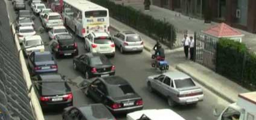 Azərbaycana avtomobil idxalı yenə də azalıb