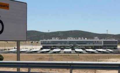 1 milyarda tikilən aeroport 10 min avroya satılır