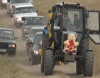 Azərbaycanda qəribə toy karvanı - Öndə traktor