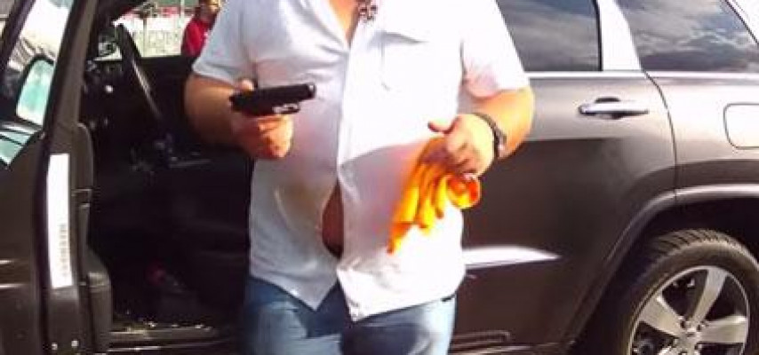 Sərxoş məmur yol polisinə silah çəkdi