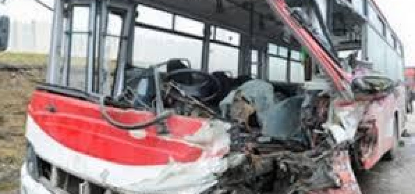 “Kamaz” sərnişin avtobusu ilə toqquşdu
