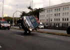 Polis maşını belə aşdı