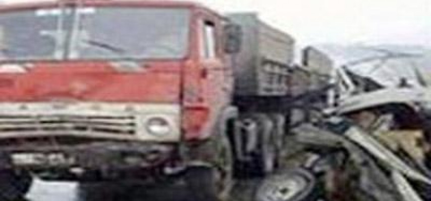 Üç «Kamaz» minik maşınını parça-parça etdi