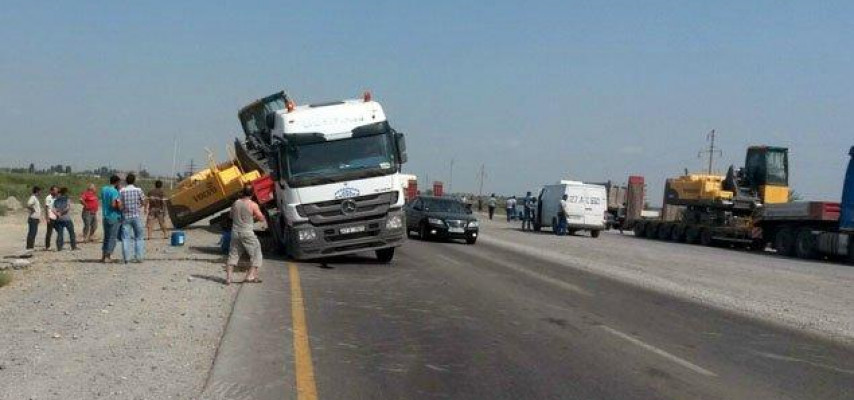 Ucarda “Shacman”la “Mercedes” toqquşub, 1 nəfər ölüb
