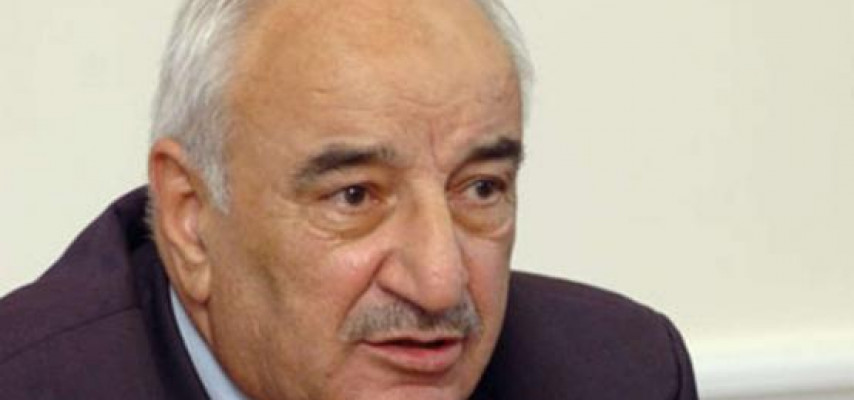 Abid Şərifov rayon maşınlarından danışdı