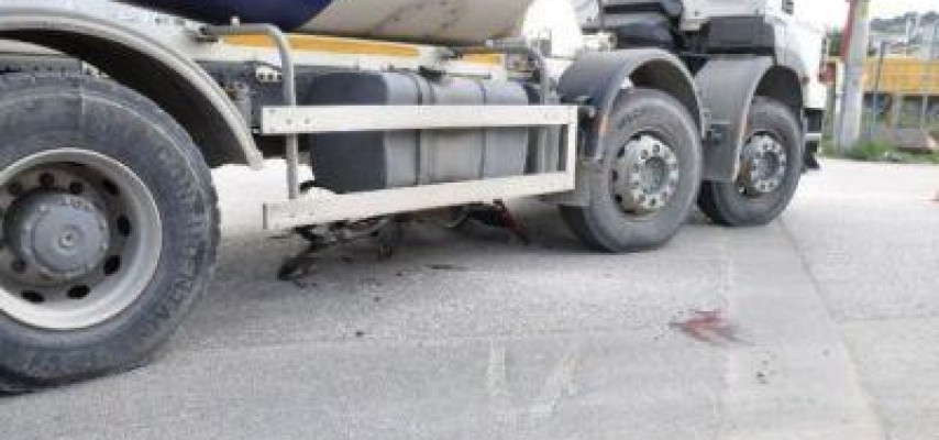 Avtomobil oğurlayırdı, betonqarışdıranın altında qaldı