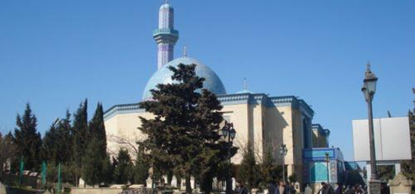 Mirmövsüm Ağa ziyarətgahına gələn maşınları yardılar