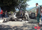 “Mercedes” qoz ağacına çırpılaraq parçalandı, sürücü öldü