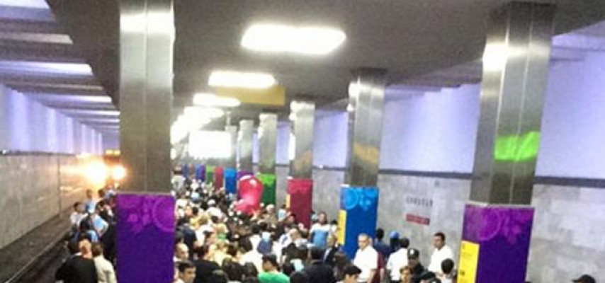 Metrokartdan istifadə vaxtından əvvəl dayandırıldı - Sərnişinlər narazıdır