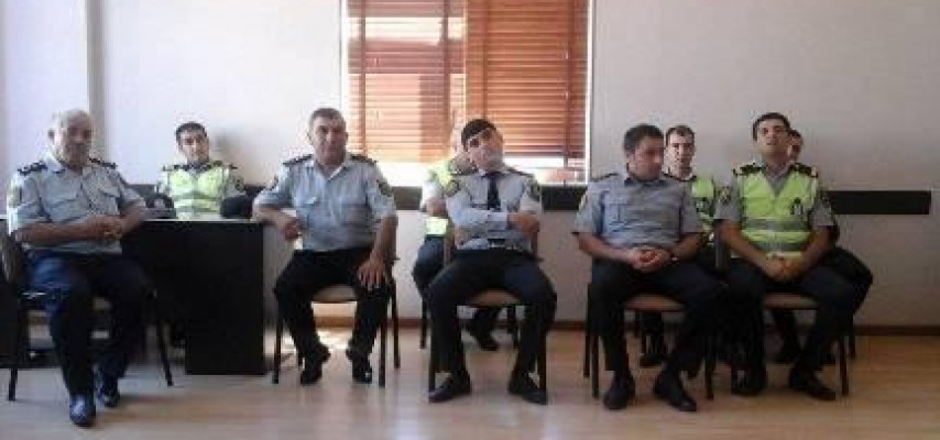 Bəzi sürücülər yol polisini necə şərləyir?
