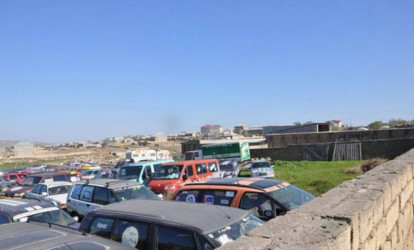 Qaçqınlara bağışlanan avtomobillər yoxa çıxdı – FOTO