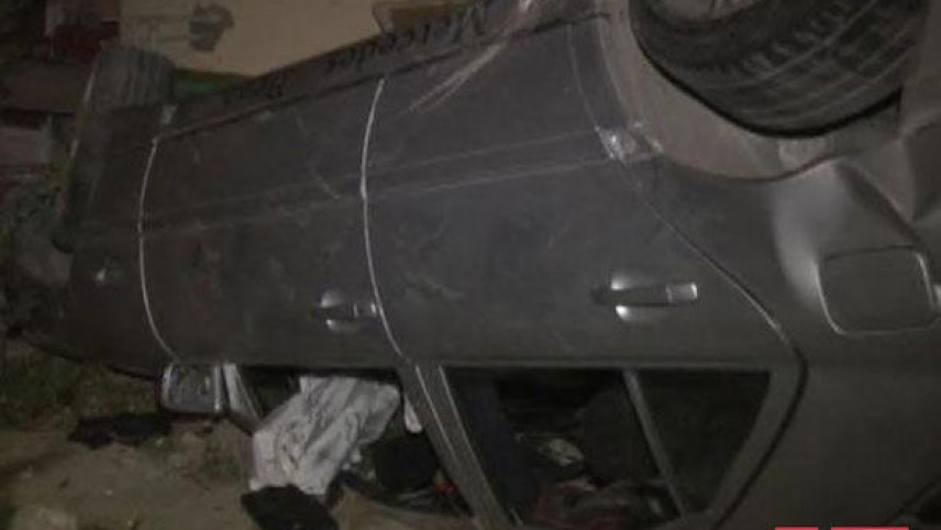 "Mercedes" aşdı: 4 yaralı var
