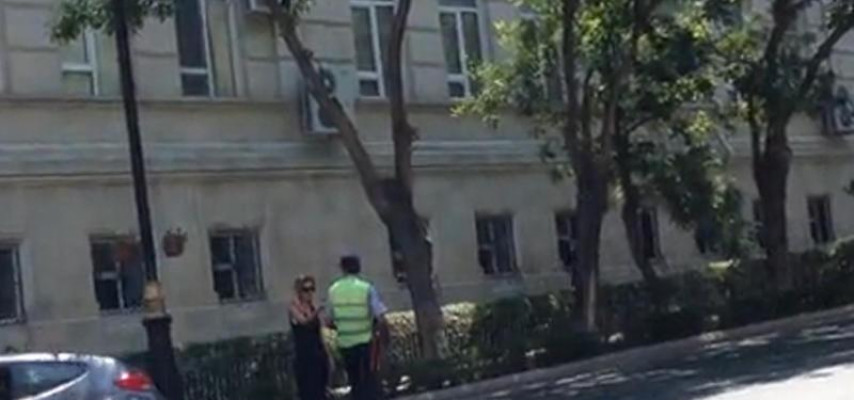 Bakıda telefon şousu: yol polisi kimdən qorxdu?