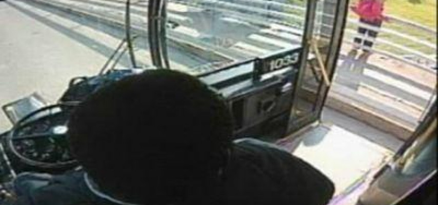 Avtobus sürücüsü intihar edən qızı belə xilas etdi