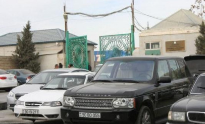 Sərhəddə yaranan tıxac hələ də aradan qaldırılmayıb