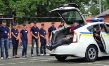 Saakaşvili polis avtomobilinin baqajında getdi