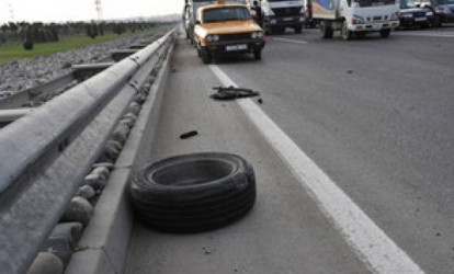 Uşağı vuran avtomobilin sürücüsü qaçıb