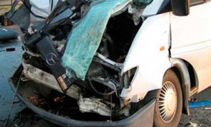 Şəmkirdə "Ford" "Mersedes"lə toqquşdu: 4 yaralı