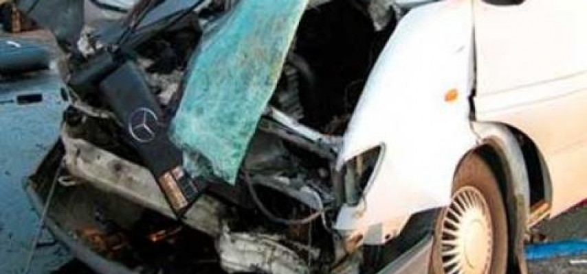 Şəmkirdə "Ford" "Mersedes"lə toqquşdu: 4 yaralı