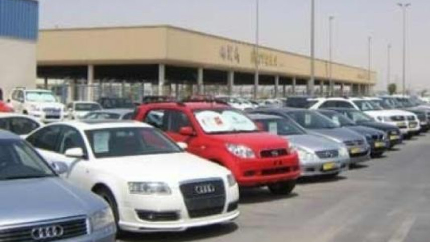 Qazaxıstanda maşın satışı dayandırıldı