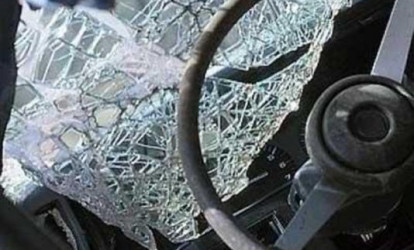 İki maşın toqquşdu; sürücü yaralandı