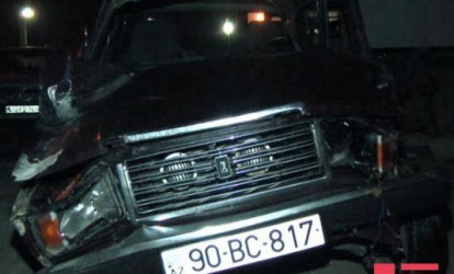 Xətaidə "VAZ 2107" aşdı, sürücü ağır yaralandı