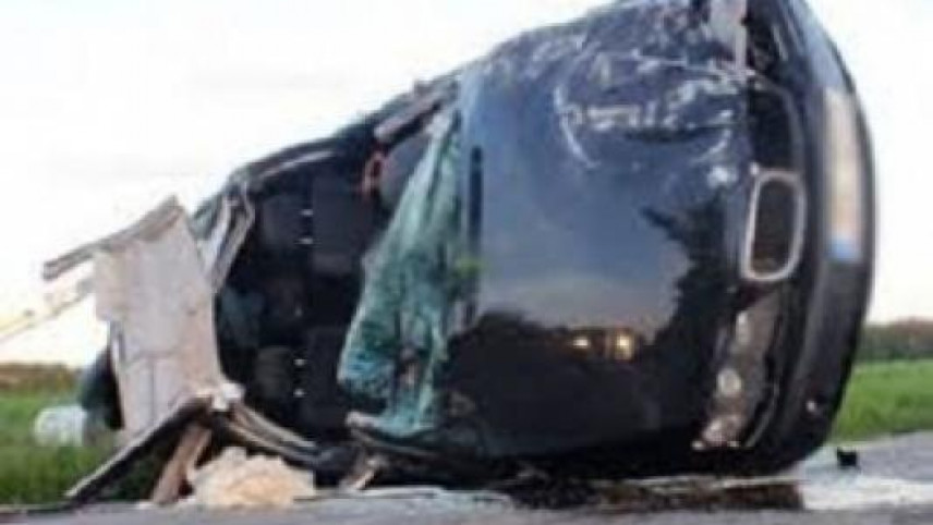 Salyanda "BMW" aşdı: 2 yaralı