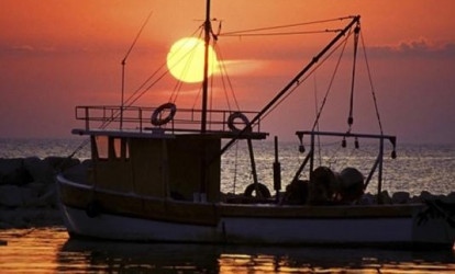 Taxta qayıqla dənizin ortasında qaldılar