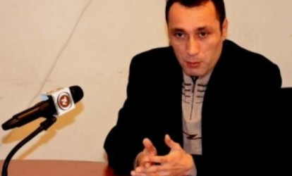 Həkim sayt redaktorunu maşınla vurub qaçdı