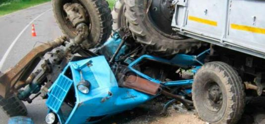 Cəlilabadda traktor aşıb: 4 yaralı