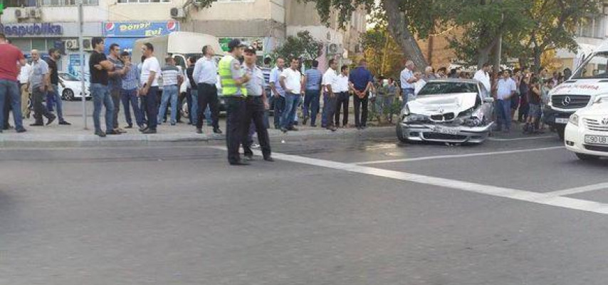 Bakıda iki maşın toqquşdu: 3 yaralı – FOTO
