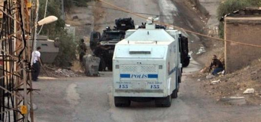 Polis maşınını partlatdı: 4 ölü