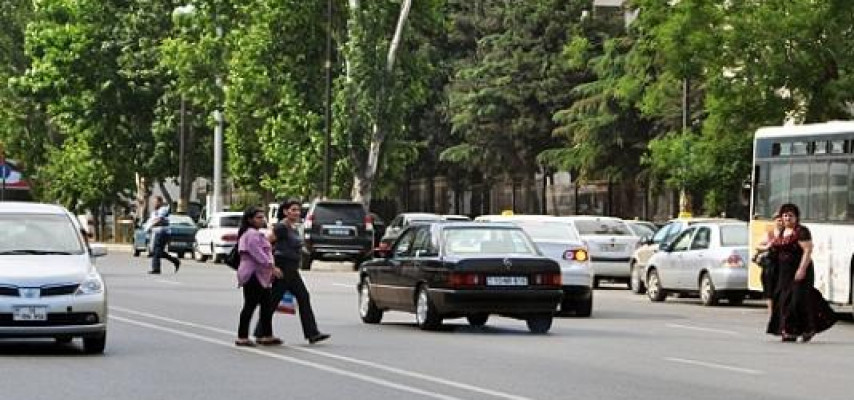 Özlərini təhlükəyə atan məsuliyyətsiz piyadalar