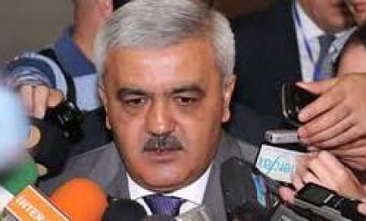 “Benzinin qiyməti niyə düşmür?”- Rövnəq Abdullayevin cavabı