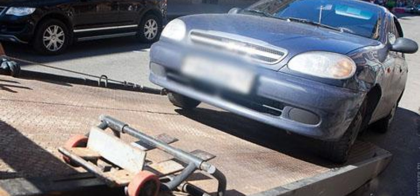 Evakuator maşını "İnfiniti" ilə toqquşdu: yaralılar var