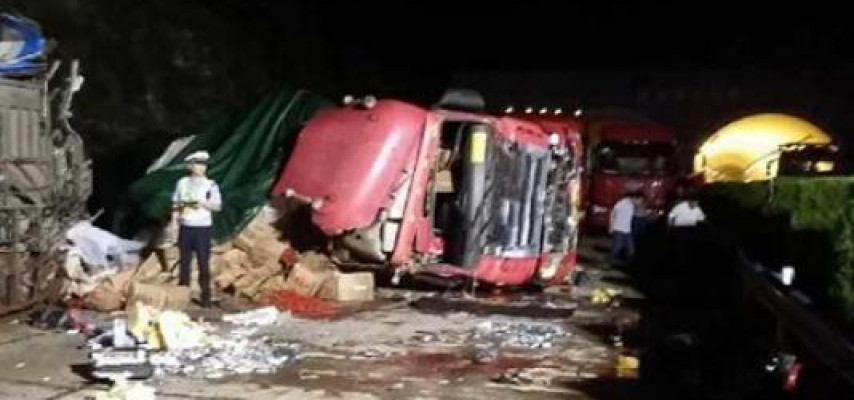 Avtobus yük maşını ilə toqquşdu -12 ölü, 19 yaralı
