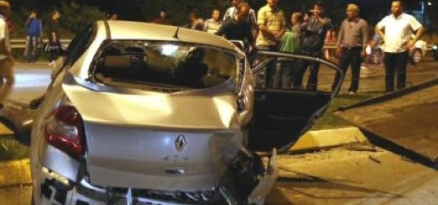 Yüksək sürət qəzaya səbəb oldu, yaralılar var