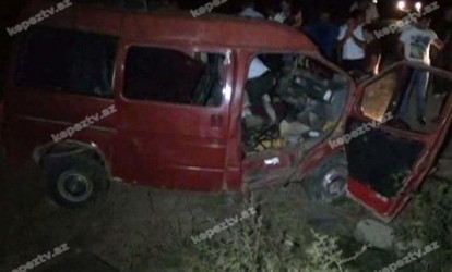 Tovuzda qəza: mikroavtobus parçalandı