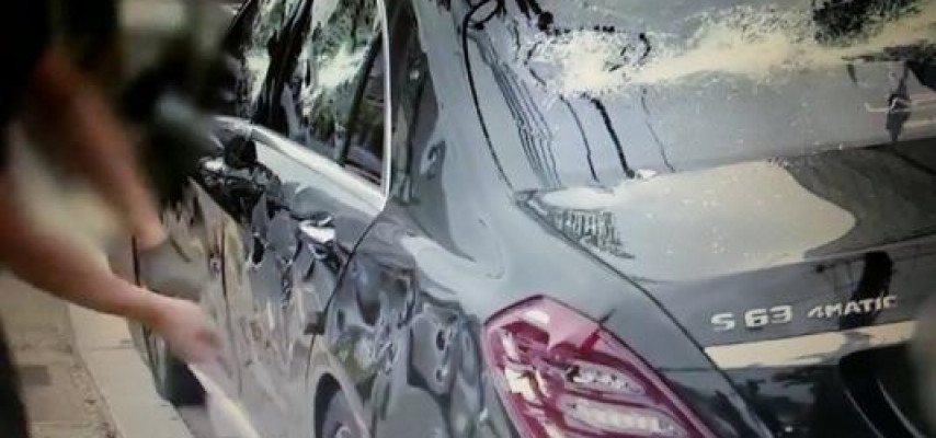 210 minlik «Mercedes-AMG» zay çıxdı, əzib yola atdı