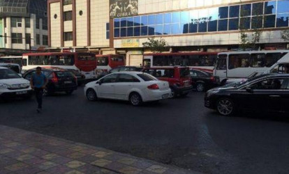Bakının kənarında "bazar" olan bazar: qanunu pozanlar kimlərdir?