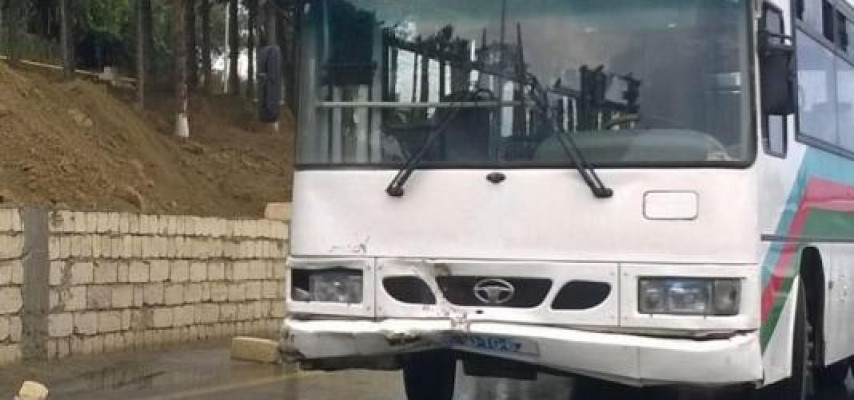 ﻿Sumqayıt yolunda avtobus qəzası – FOTO