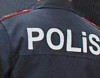 Bakıda məktəbin qarşısında polisin paqonlarını cırdılar